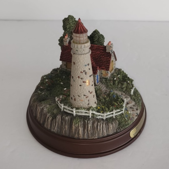 Thomas Kinkade lighthouse sculpture - Picture 5 of 12
